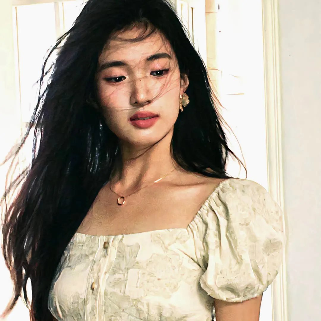 隔楼女孩：我们之间的层距